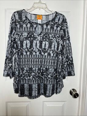 Ruby Rd. Charcoal & White Printed Keyhole Top